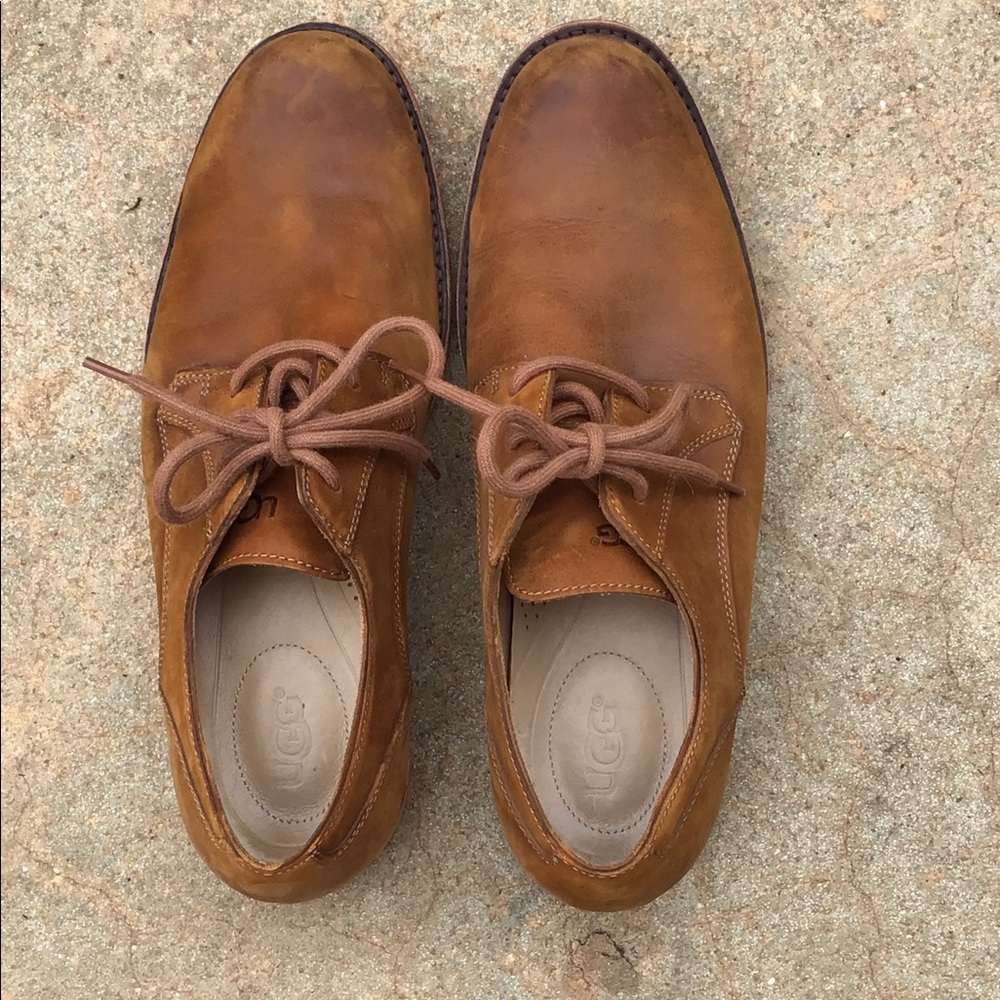 UGG men’s Oxford 9.5. Brown nubuck leather. NWOT